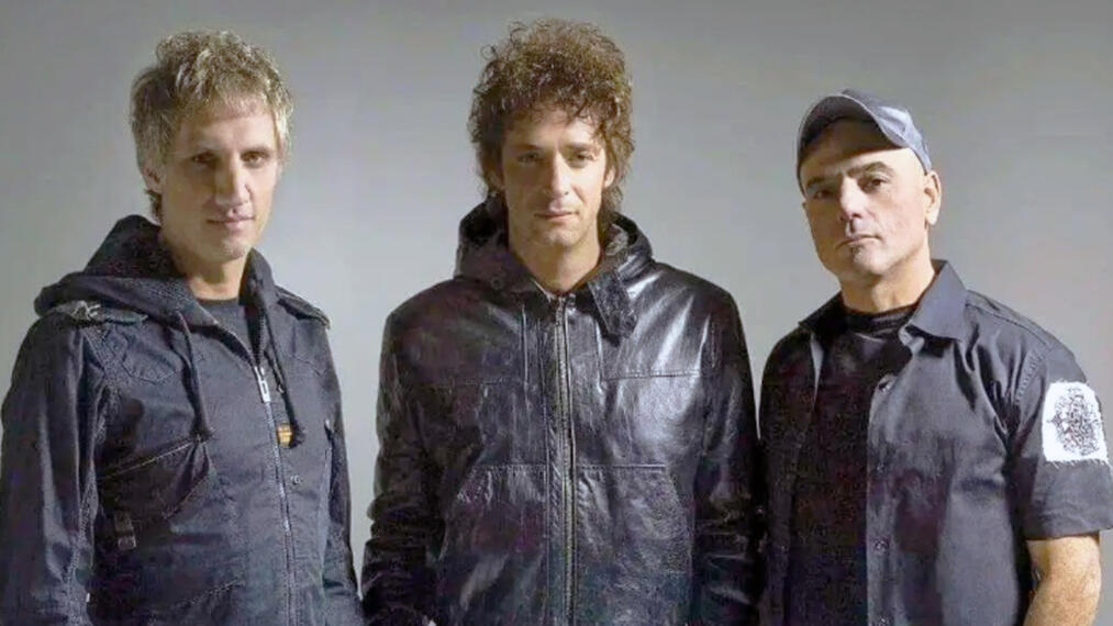 Una versión virtual del cantante provocó todo tipo de comentarios alrededor del regreso de la banda de rock argentina a los escenarios.